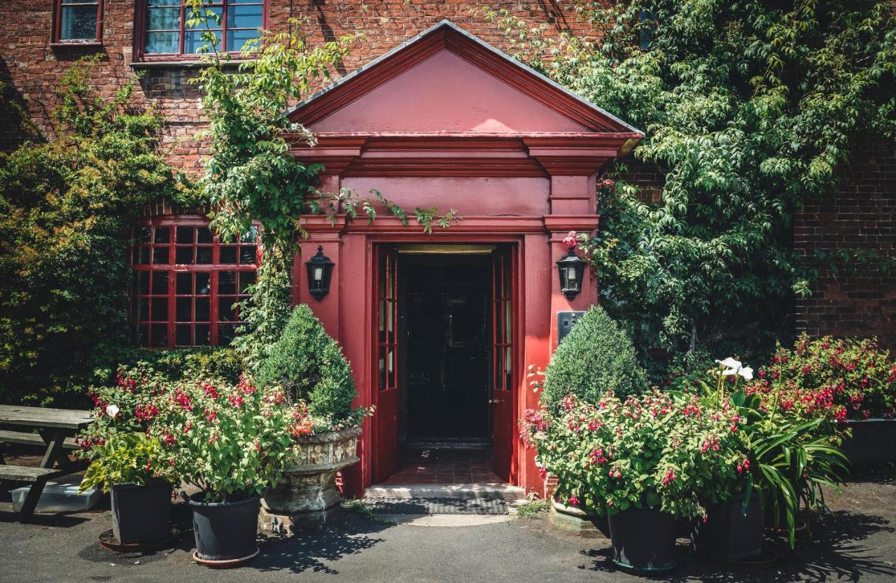 Hotel Hundred House 4*
