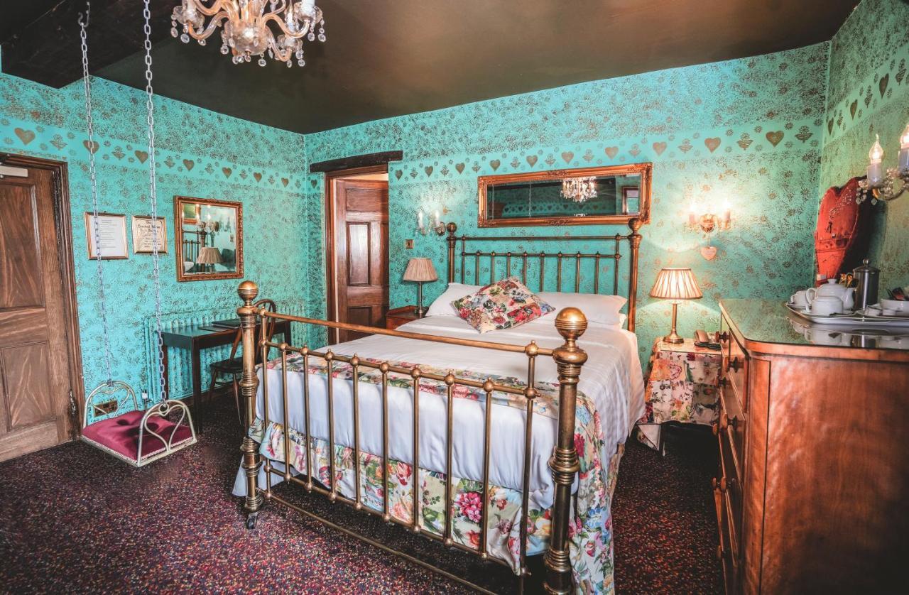 Hotel Hundred House 4*
